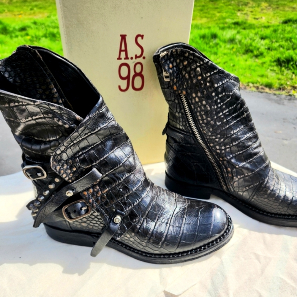 ‼️Rare ‼️ A.S.98 Croco Asymmetrical boots! Size 37